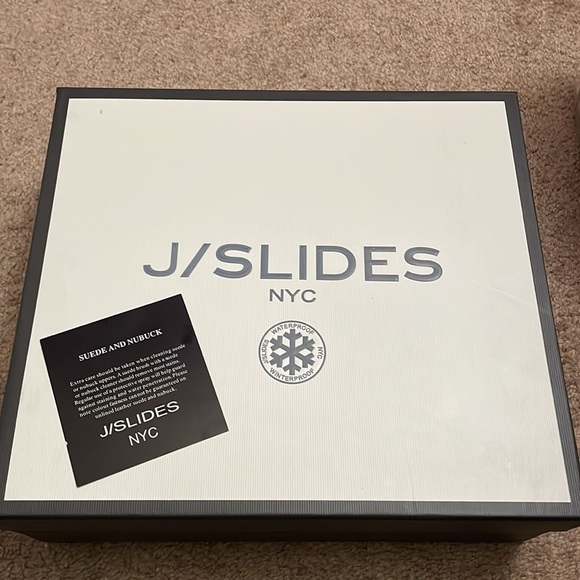 J/SLIDES TRISTAN SUEDE BOOT - Picture 2 of 6